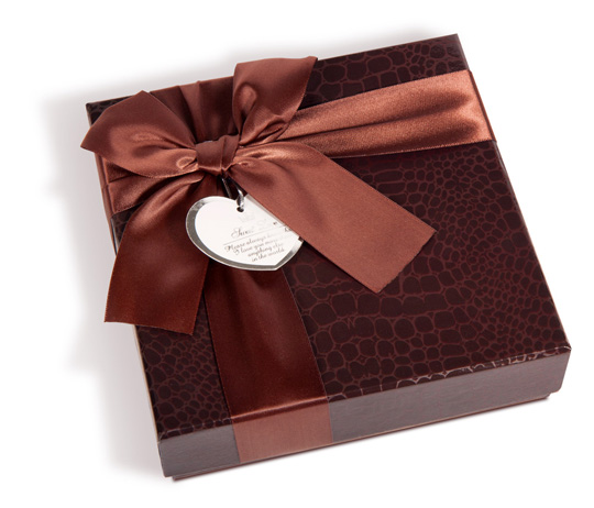 Подарки послам. Подарочный набор шоколад ничего. Шоколадные подарки руководителю. Набор шоколада "madlenred". Шоколадные подарки Розница.